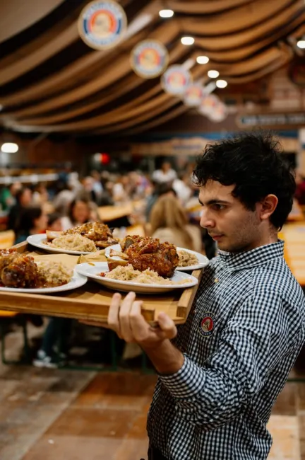 Paulaner Oktoberfest Torino si tinge di solidarietà... un gesto concreto per l'UGI